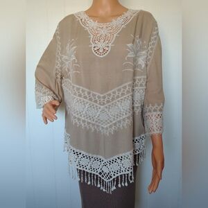 Solitaire Beige Lace Accent Tunic Size L